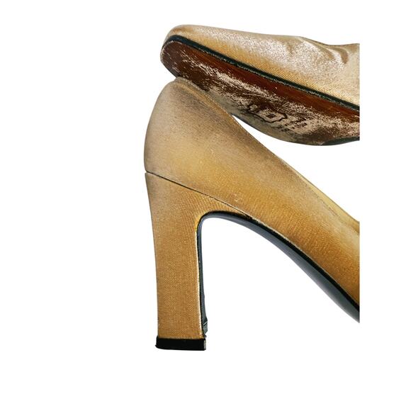 STUART WEITZMAN Anna Gold Matte Shimmer Pumps Wedding Champagne 8 Event Vintage - Picture 6 of 12